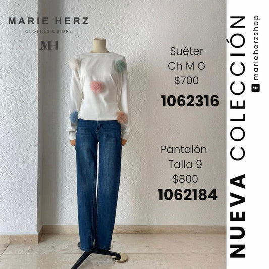 1062316  Sweater blanco pompones